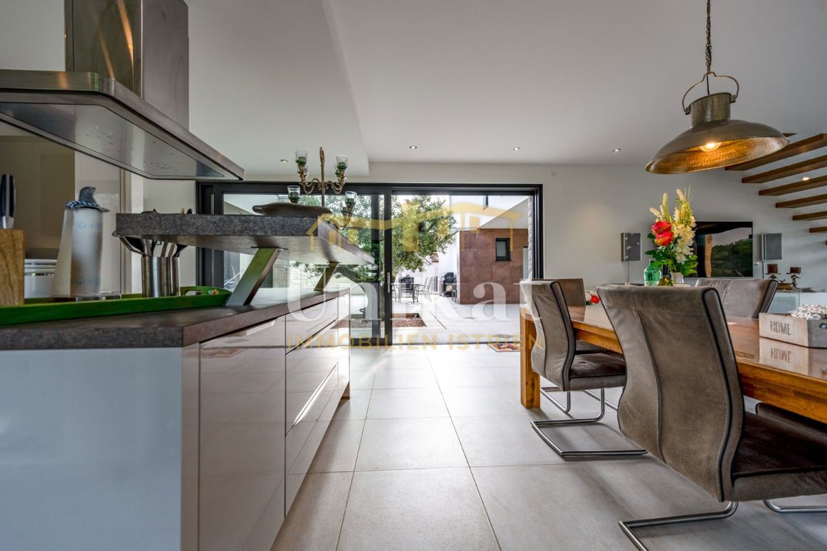 Casa di lusso con garage sotterraneo - 3 km dal mare